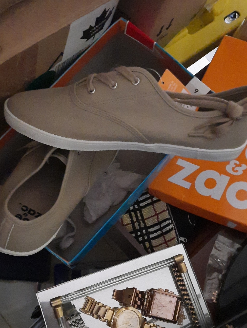 NWT Casual Canvas Lace-Up Sneakers in Beige Runners Flatd Size 9 Zoe & Zac